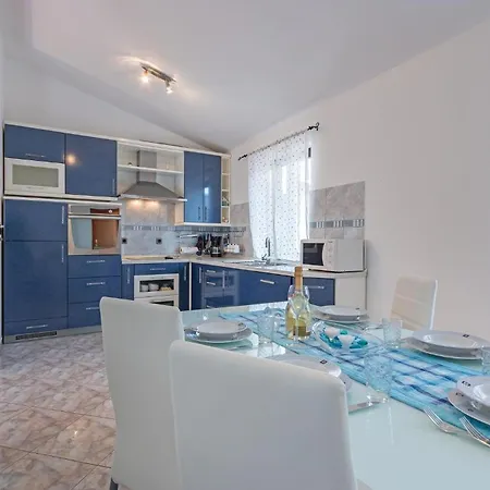 Gorgeous In With Kitchen Semesterbostad