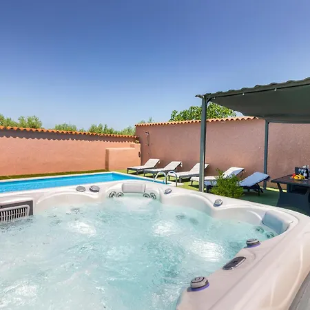 Gorgeous In With Kitchen Semesterbostad *