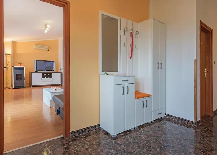 Gorgeous In With Kitchen